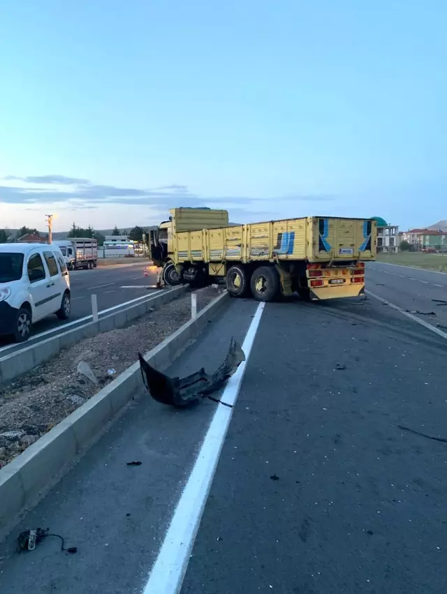 Son dakika: Otomobil ile kamyon çarpıştı: 2 ölü, 1 yaralı Son dakika: Otomobil ile kamyon çarpıştı: 2 ölü, 1 yaralı