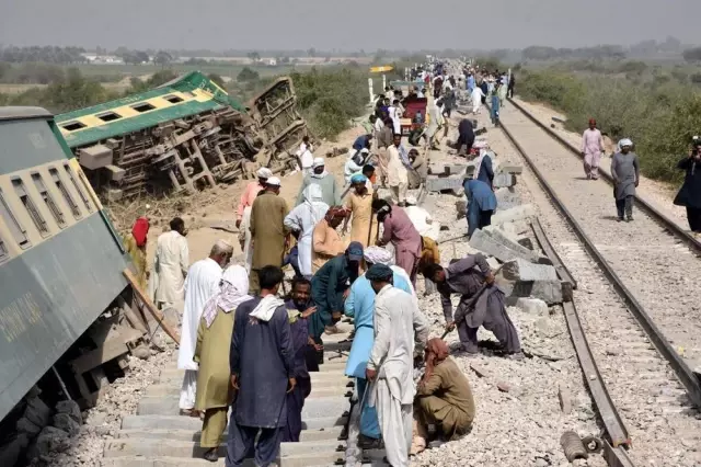 Son dakika haberleri | Pakistan'da tren kazasında bilanço artıyor
