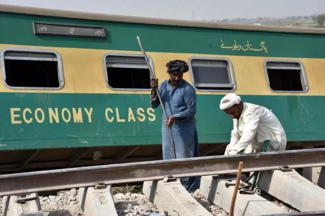 Son dakika haberleri | Pakistan'da tren kazasında bilanço artıyor