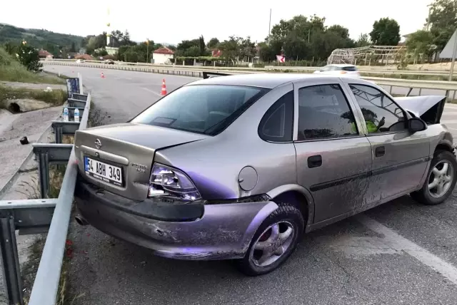 Samsun'da otomobil bariyere çarptı: 1 yaralı Samsun'da otomobil bariyere çarptı: 1 yaralı