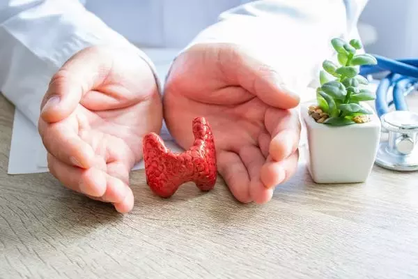 STRES TİROİD HASTALIKLARINI TETİKLİYOR; BU MESLEKLER RİSK ALTINDA