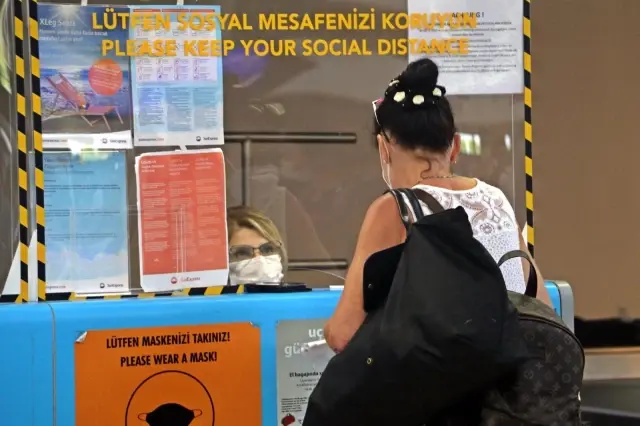 Vaka sayılarının düşmesiyle birlikte Antalya'ya günlük gelen uçak sayısı ikiye katlandı Vaka sayılarının düşmesiyle birlikte Antalya'ya günlük gelen uçak sayısı ikiye katlandı