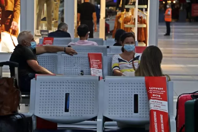 Vaka sayılarının düşmesiyle birlikte Antalya'ya günlük gelen uçak sayısı ikiye katlandı Vaka sayılarının düşmesiyle birlikte Antalya'ya günlük gelen uçak sayısı ikiye katlandı