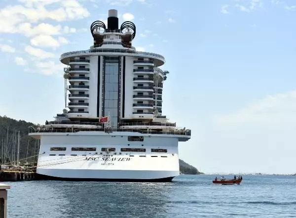 MUĞLA 'YÜZEN KASABA', MARMARİS'E DEMİR ATTI