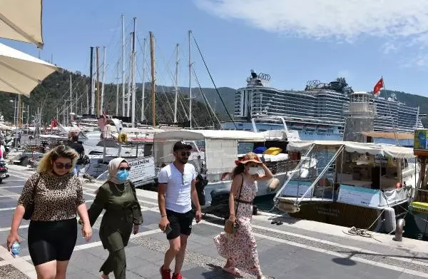 MUĞLA 'YÜZEN KASABA', MARMARİS'E DEMİR ATTI