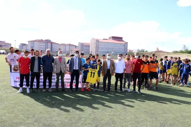 Ağrı GSİM'den Amatör Kulüplere malzeme desteği Ağrı GSİM'den Amatör Kulüplere malzeme desteği