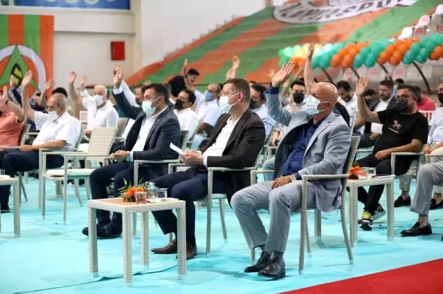 Alanyaspor'da Hasan Çavuşoğlu güven tazeledi Alanyaspor'da Hasan Çavuşoğlu güven tazeledi