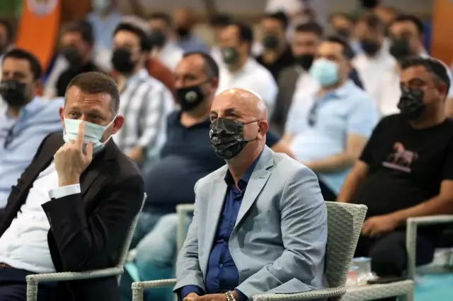 Alanyaspor'da Hasan Çavuşoğlu güven tazeledi Alanyaspor'da Hasan Çavuşoğlu güven tazeledi