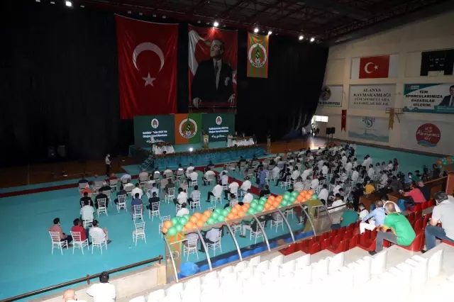 Alanyaspor'da Hasan Çavuşoğlu güven tazeledi Alanyaspor'da Hasan Çavuşoğlu güven tazeledi