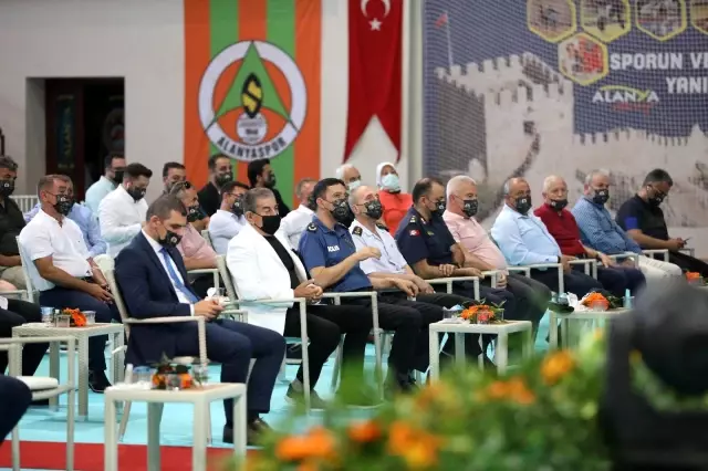 Alanyaspor'da Hasan Çavuşoğlu güven tazeledi Alanyaspor'da Hasan Çavuşoğlu güven tazeledi