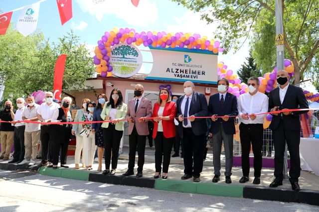 alzheimer yasam evi umut kapilarini acti 2 14190165 o