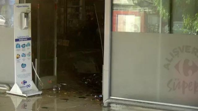 Antalya'da zincir markette yangın paniği