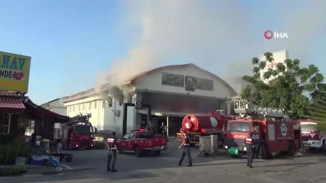 Antalya'da zincir markette yangın paniği