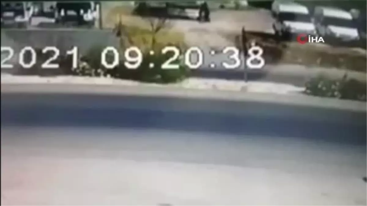Bakım sırasında freni boşalan tır orta refüje çıktı
