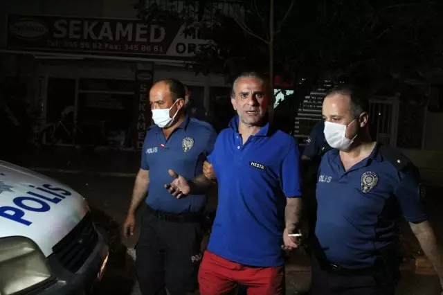 Son dakika haber: Balkonda ateş yakıp kendini eve kilitledi, çıkarken kalabalığı selamladı Son dakika haber: Balkonda ateş yakıp kendini eve kilitledi, çıkarken kalabalığı selamladı
