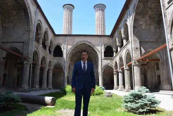 ERZURUM ÇİFTE MİNARELİ MEDRESE İÇİN TOPLANAN 2 BİN ESER RESTORE EDİLİYOR ERZURUM ÇİFTE MİNARELİ MEDRESE İÇİN TOPLANAN 2 BİN ESER RESTORE EDİLİYOR