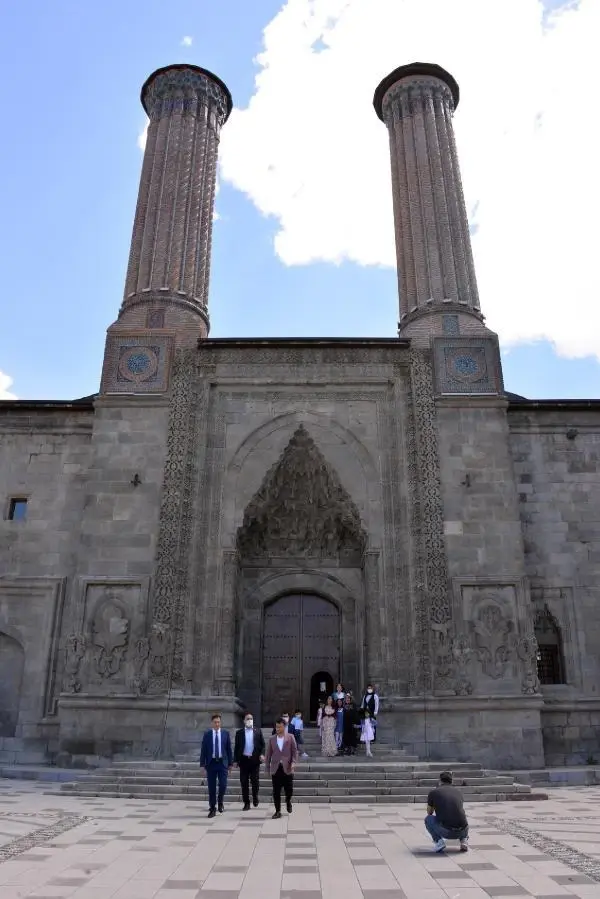 ERZURUM ÇİFTE MİNARELİ MEDRESE İÇİN TOPLANAN 2 BİN ESER RESTORE EDİLİYOR ERZURUM ÇİFTE MİNARELİ MEDRESE İÇİN TOPLANAN 2 BİN ESER RESTORE EDİLİYOR