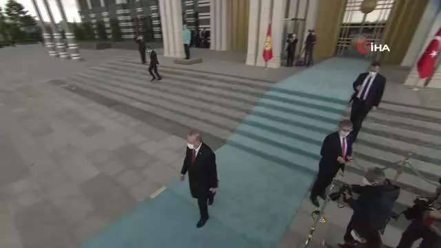 Son dakika haber... Cumhurbaşkanı Erdoğan, Kırgız Cumhuriyeti Cumhurbaşkanı Caparov'u resmi törenle karşıladı