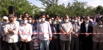 DİYARBAKIR - PKK'lı teröristlerin katlettiği Yeni İhya Der Başkanı Aytaç Baran mezarı başında anıldı