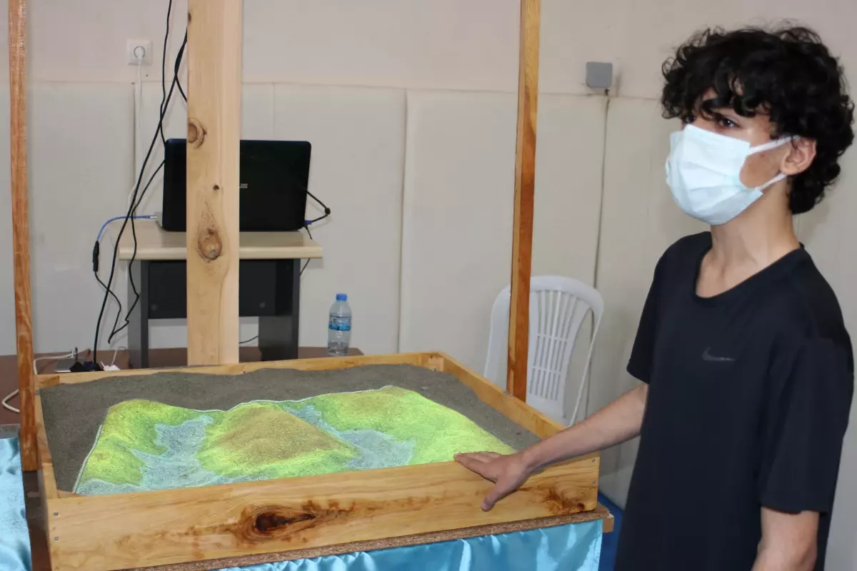 Dörtyol Fen Lisesince düzenlenen 4006 TÜBİTAK Bilim Fuarı ziyarete açıldı