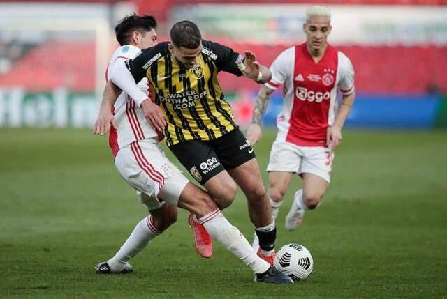 Fenerbahçe'den sürpriz transfer atağı! Fas asıllı Hollandalı futbolcu Oussama Tannane İstanbul'a geliyor Fenerbahçe'den sürpriz transfer atağı! Fas asıllı Hollandalı futbolcu Oussama Tannane İstanbul'a geliyor