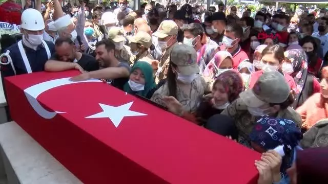 HATAY ŞEHİT JANDARMA UZMAN ÇAVUŞ ADİL YILMAZ SON YOLCULUĞUNA UĞURLANDI HATAY ŞEHİT JANDARMA UZMAN ÇAVUŞ ADİL YILMAZ SON YOLCULUĞUNA UĞURLANDI