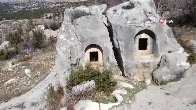 Hitit dönemine ait 5 bin yıllık anıt mezar ziyaretçilerini bekliyor- Türkiye'de başka bir benzeri olmadığı söylenen 5 bin yıllık kayaya oyulmuş anıt...