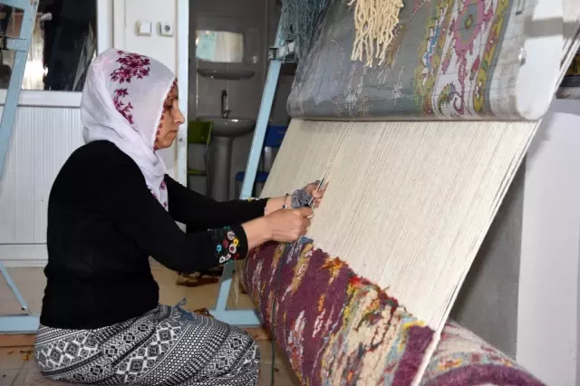 Hizanlı kadınlardan 150 yıl ömürlü halılar