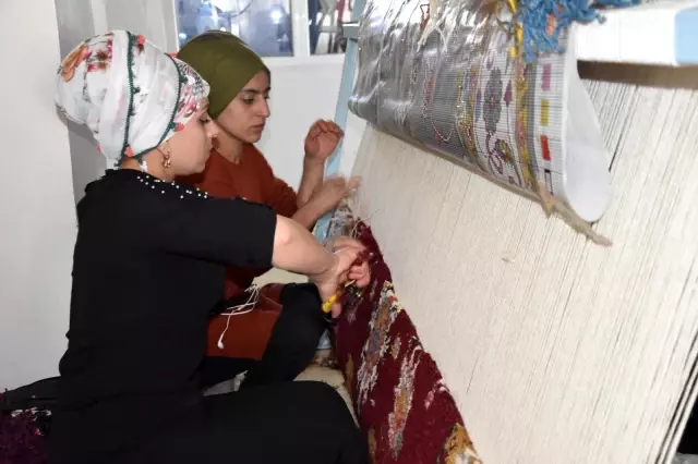 Hizanlı kadınlardan 150 yıl ömürlü halılar