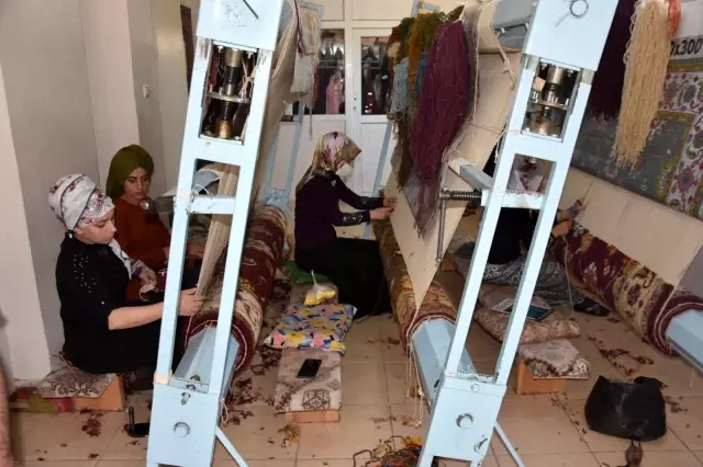 Hizanlı kadınlardan 150 yıl ömürlü halılar