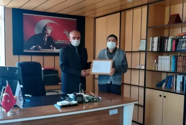 İki dükkan ve iki dairenin bulunduğu binayı TDV'ye bağışladı İki dükkan ve iki dairenin bulunduğu binayı TDV'ye bağışladı