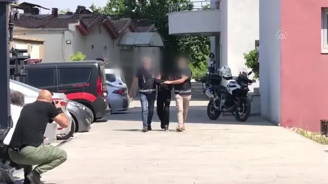 İki yaşındaki çocuğu silahla yaraladığı iddia edilen zanlı yakalandı İki yaşındaki çocuğu silahla yaraladığı iddia edilen zanlı yakalandı