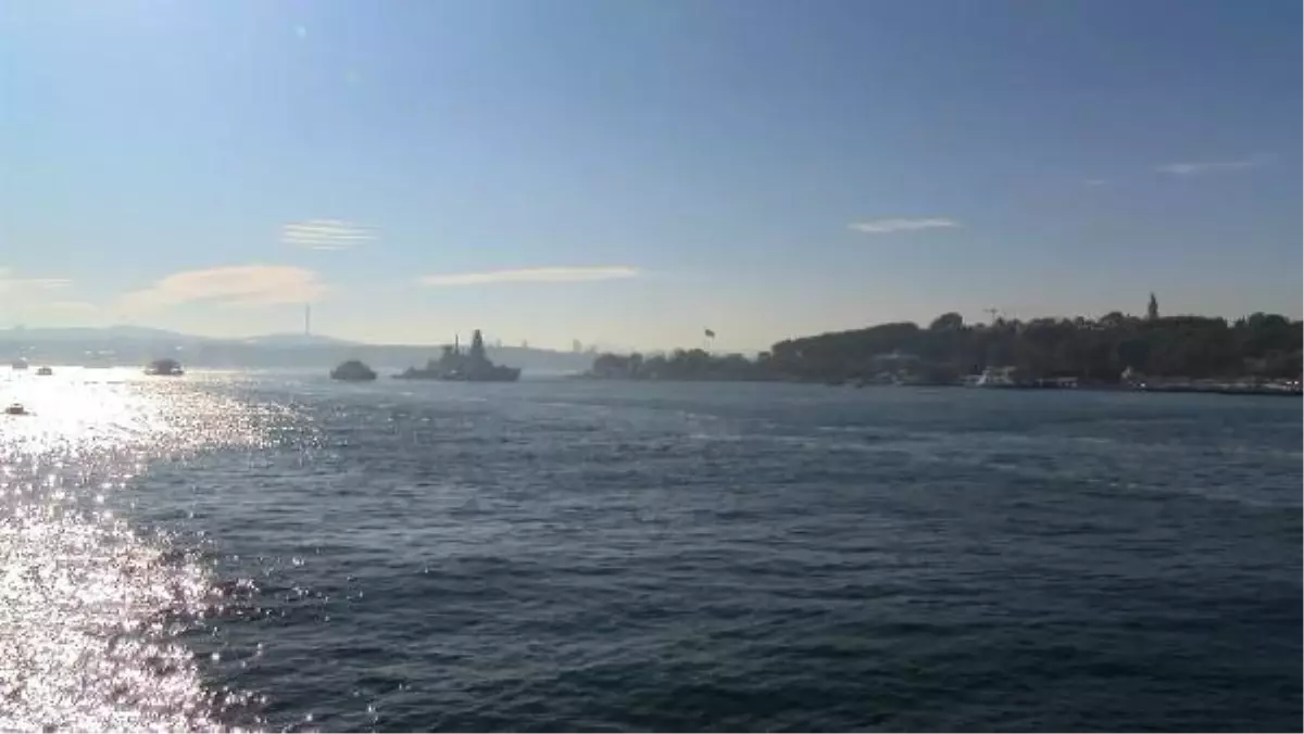 İNGİLİZ SAVAŞ GEMİSİ SARAYBURNU'NA DEMİRLEDİ