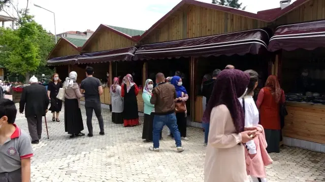 Kadınların el emeği göz nuru ürünleri görücüye çıktı