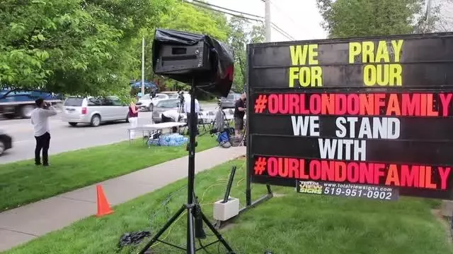 Kanada Başbakanı Trudeau, terör saldırısında hayatını kaybedenler için düzenlenen törene katıldı Kanada Başbakanı Trudeau, terör saldırısında hayatını kaybedenler için düzenlenen törene katıldı