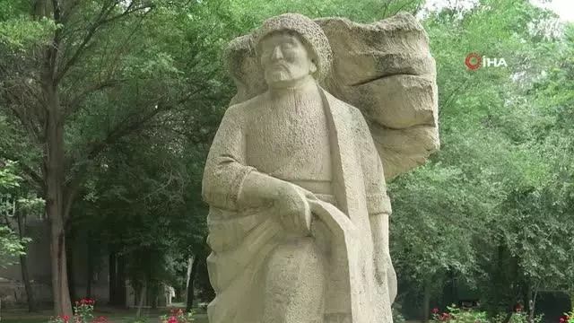 Kırgız sanatçının 'Büyük Türkiye' şarkısı büyük ilgi görüyor- Kırgız sanatçı Niyazaliyev: Büyük Türkiye adlı şarkımın amacı ikili ilişkilerin...