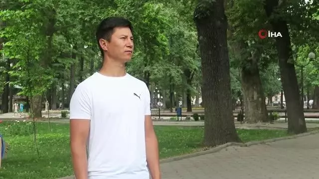 Kırgız sanatçının 'Büyük Türkiye' şarkısı büyük ilgi görüyor- Kırgız sanatçı Niyazaliyev: Büyük Türkiye adlı şarkımın amacı ikili ilişkilerin...