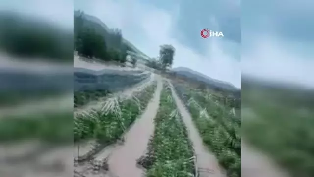 Kozan'da sağanak sele neden oldu Kozan'da sağanak sele neden oldu