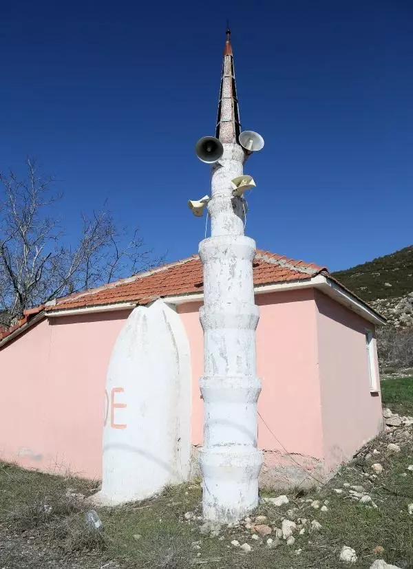 Künk minareye 'uygunsuzluk' yıkımı Künk minareye 'uygunsuzluk' yıkımı