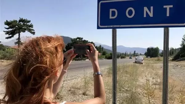 Künk minareye 'uygunsuzluk' yıkımı Künk minareye 'uygunsuzluk' yıkımı