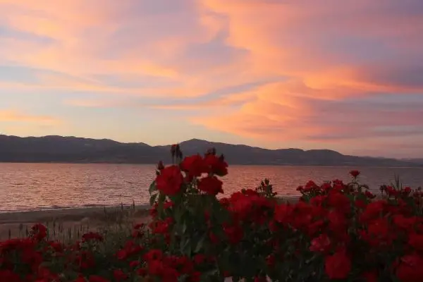 Kuruyan Burdur Gölü'nde gün batımı güzelliği