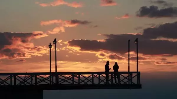 Kuruyan Burdur Gölü'nde gün batımı güzelliği