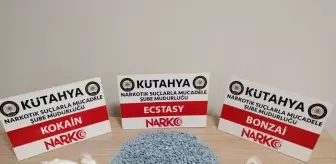 Kütahya: Kütahya'da kitap dolu poşetlerin içinde uyuşturucu ele geçirilen zanlı yakalandı Kütahya: Kütahya'da kitap dolu poşetlerin içinde uyuşturucu ele geçirilen zanlı yakalandı