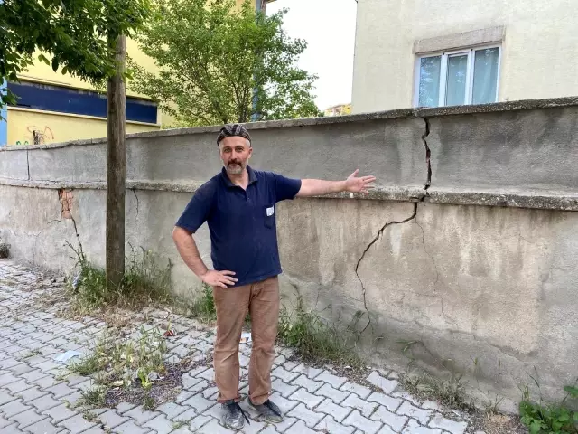 Mahalleli 7 yıldır diken üstünde yaşıyor Mahalleli 7 yıldır diken üstünde yaşıyor