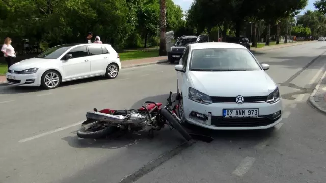 Otomobil ile motosiklet çarpıştı: 1 yaralı Otomobil ile motosiklet çarpıştı: 1 yaralı