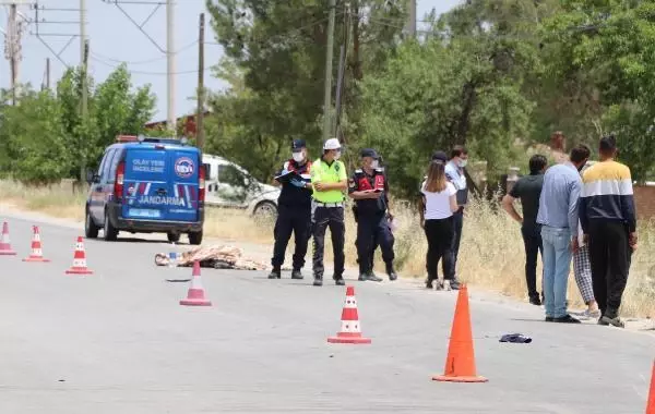 OTOMOBİL, MOTOSİKLETE ÇARPI; 1 ÖLÜ, 1 YARALI