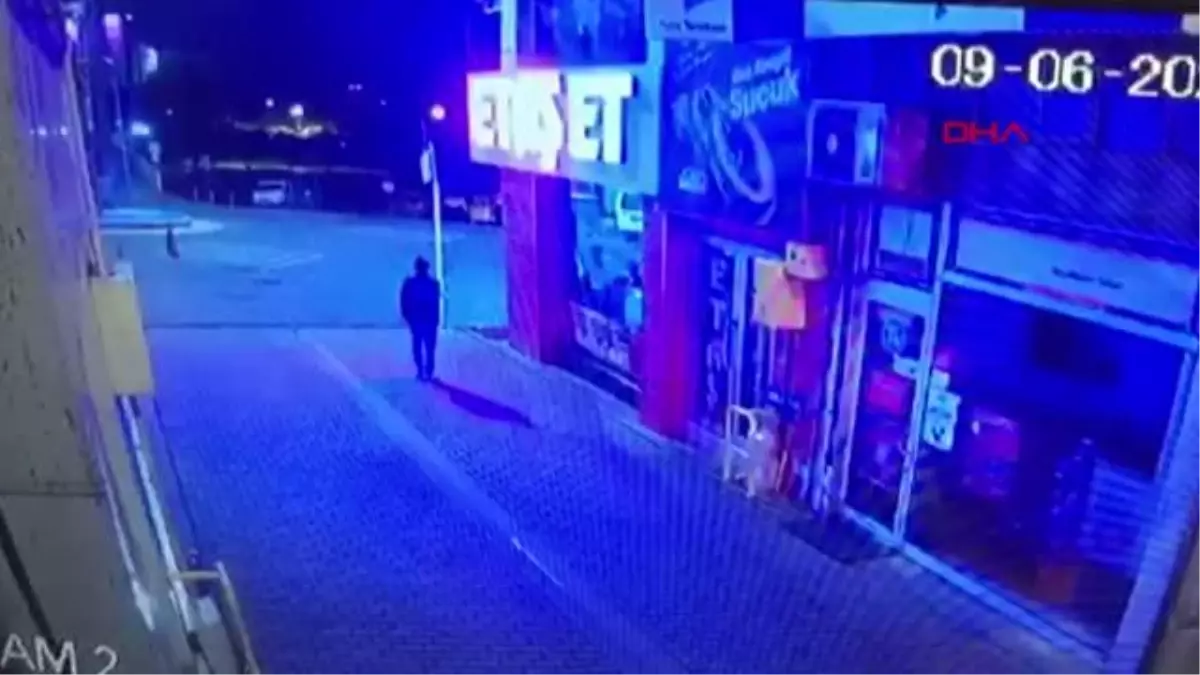Son dakika haberi! SAMSUN BANKA VE ATM'YE TAŞLI SALDIRI KAMERADA