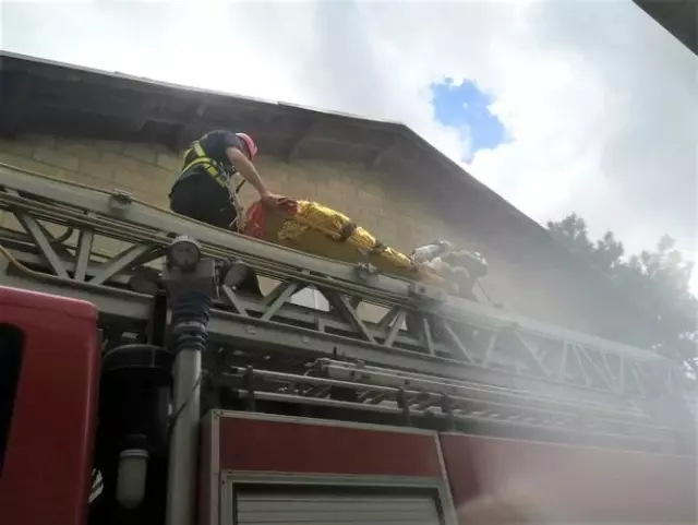Son dakika haber... Sandıklı Belediyesi itfaiyesinden hastanede yangın tatbikatı Son dakika haber... Sandıklı Belediyesi itfaiyesinden hastanede yangın tatbikatı