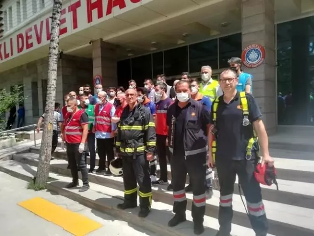 Son dakika haber... Sandıklı Belediyesi itfaiyesinden hastanede yangın tatbikatı Son dakika haber... Sandıklı Belediyesi itfaiyesinden hastanede yangın tatbikatı