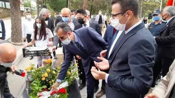 Şehit öğretmen Şenay Aybüke Yalçın, vefatının 4. yılında kabri başında anıldı Şehit öğretmen Şenay Aybüke Yalçın, vefatının 4. yılında kabri başında anıldı